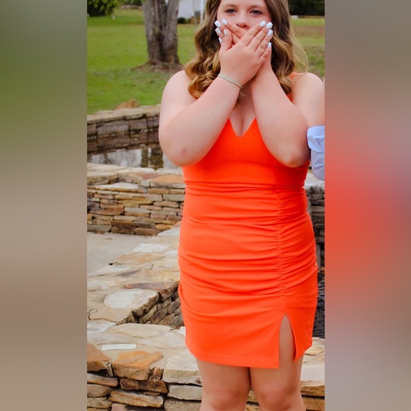 Spring dress - Picture 3 of 3